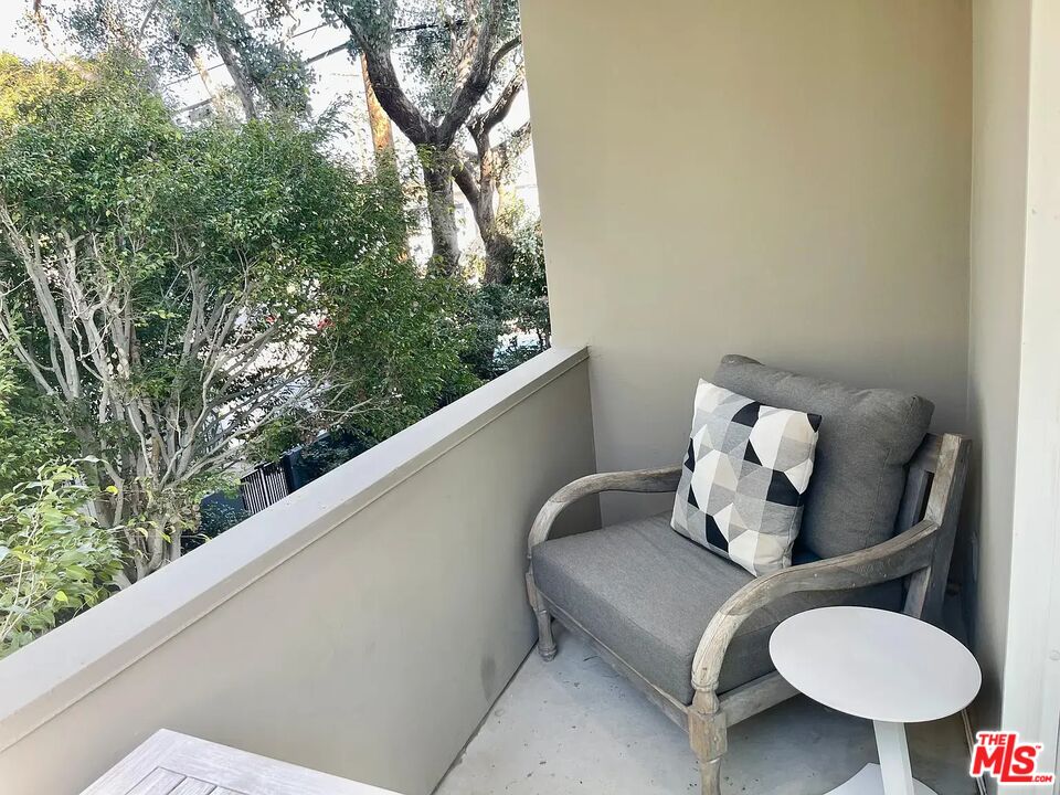 36 Anchorage Street, Unit 1 Venice, CA 90292 - Photo 27 of 32 a close view of a couches in a balcony