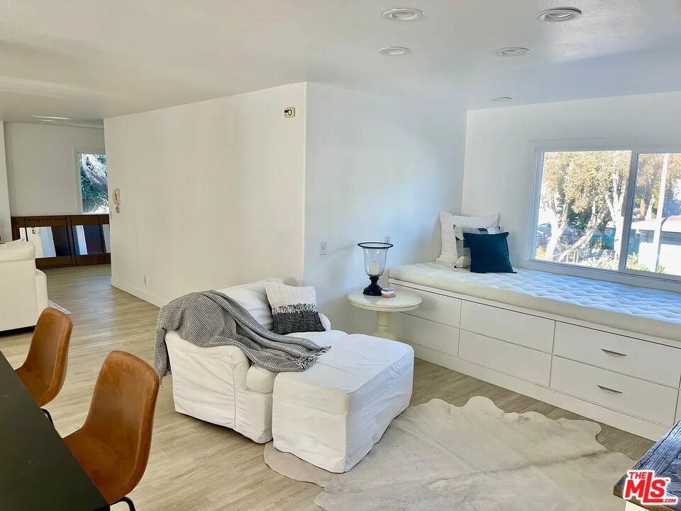 36 Anchorage Street, Unit 1 Venice, CA 90292 - Photo 7 of 32 a living room with furniture and a window