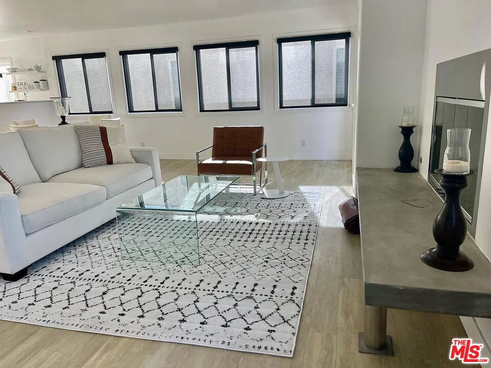 36 Anchorage Street, Unit 1 Venice, CA 90292 - Photo 8 of 32 a living room with furniture and a flat screen tv