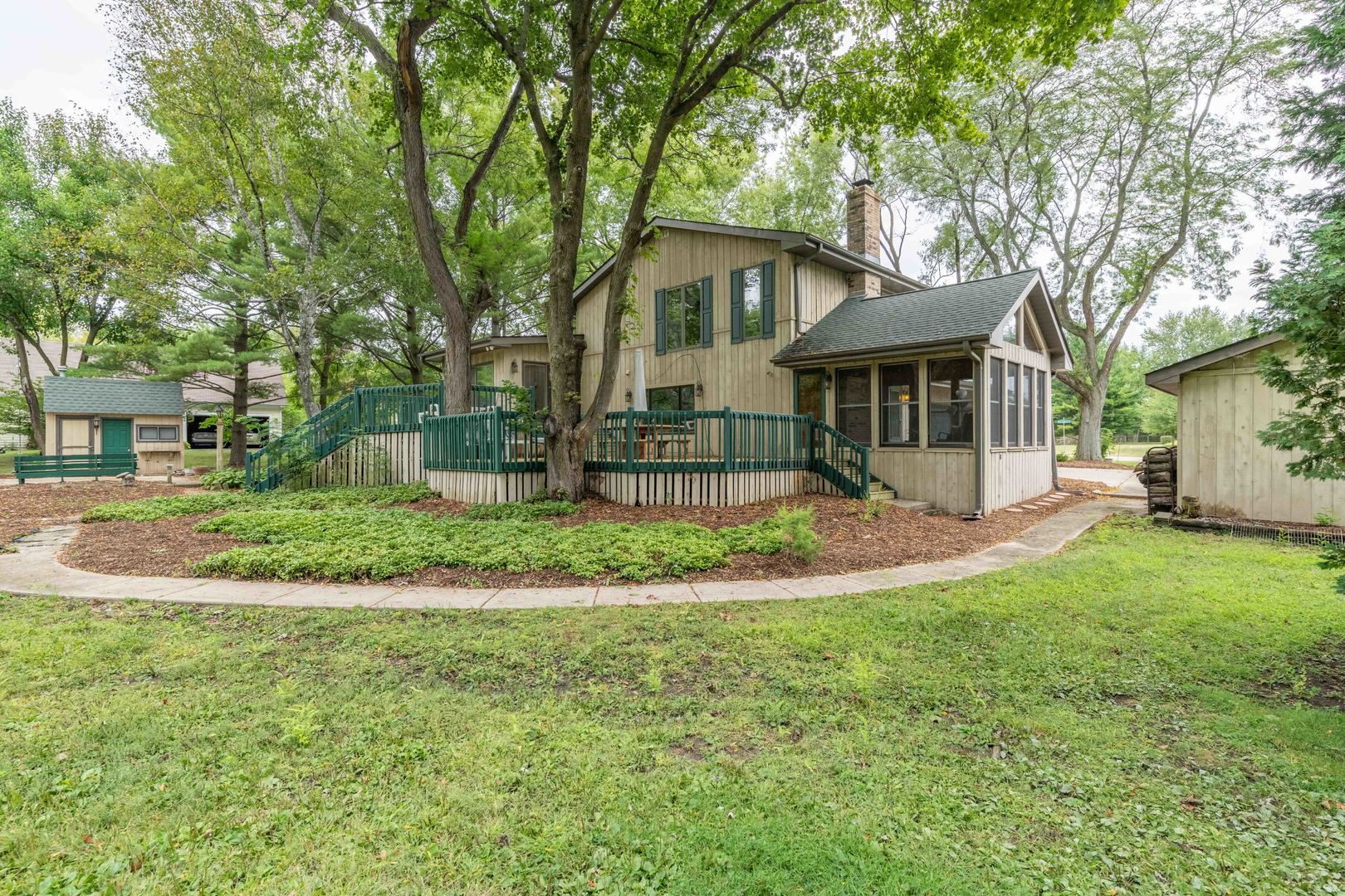 7N730 Sycamore Road St. Charles, IL 60175 - Photo 5 of 40 front view of a house with a yard