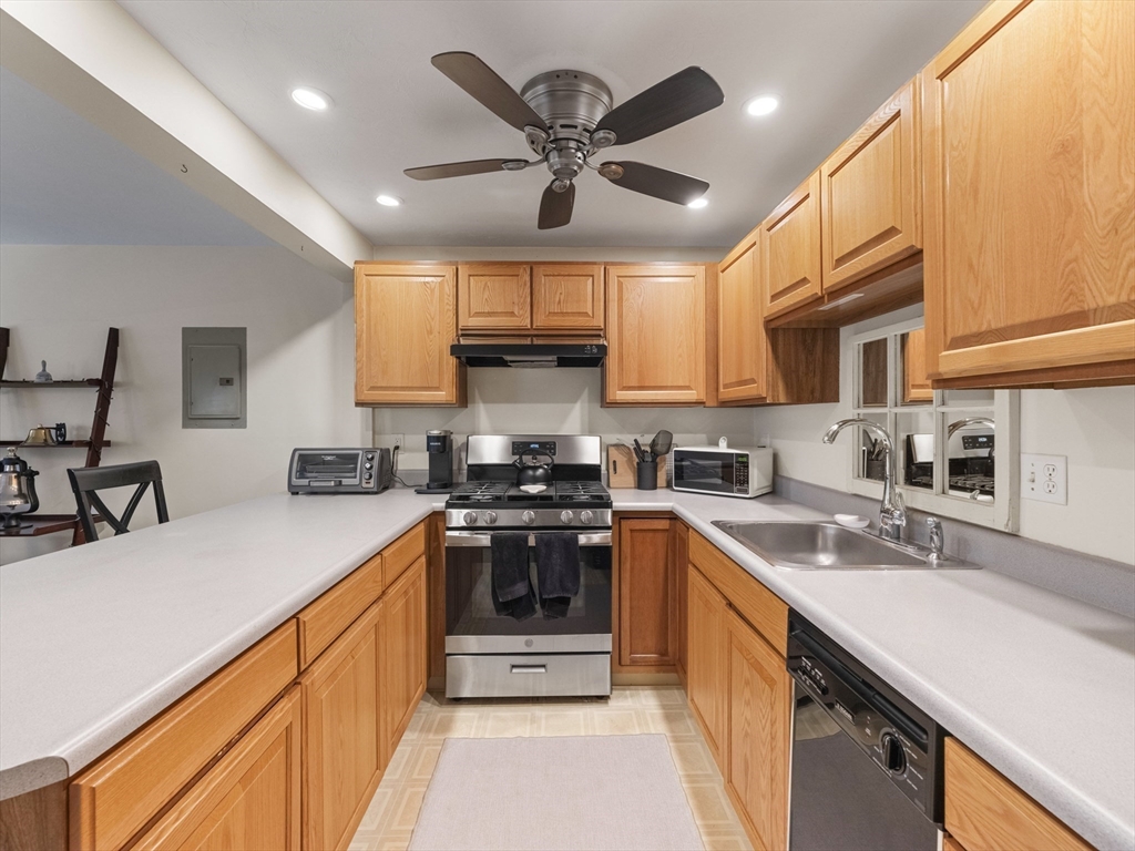 360 Littleton Road, Unit C8 Chelmsford, MA 01824 - Photo 11 of 30 Gallery Image 11