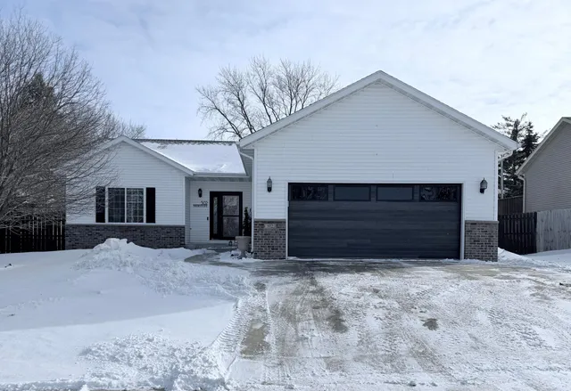 $409,900 | 502 Maplebrook Drive Northeast, Stewartville, MN 55976