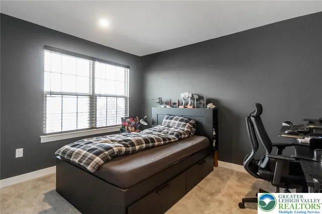 a view of livingroom with furniture and air conditioner vent