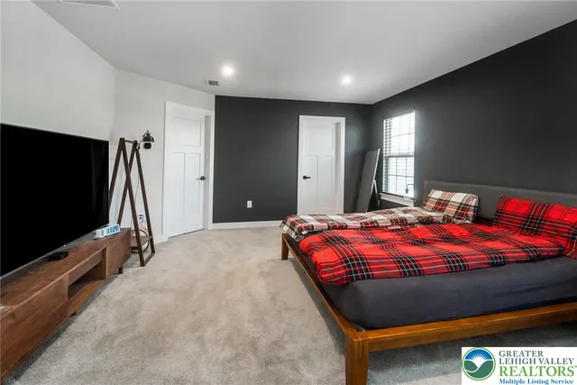 $689,000 | 820 Hendon Lane, Catasauqua, PA 18032