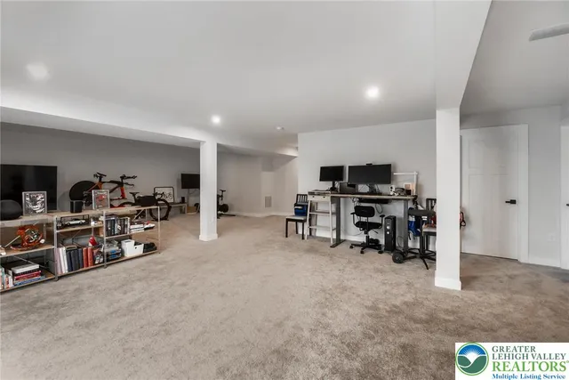 $689,000 | 820 Hendon Lane, Catasauqua, PA 18032