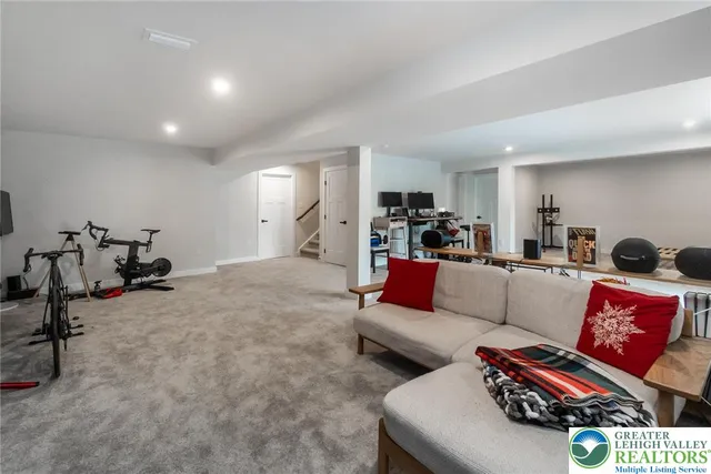 $689,000 | 820 Hendon Lane, Catasauqua, PA 18032