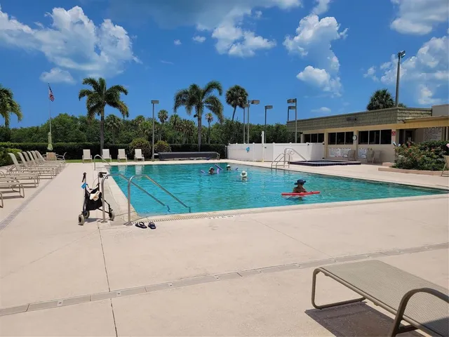 $150,000 | 15 Vista Gdns Trail, Unit 206, Vero Beach, FL 32962