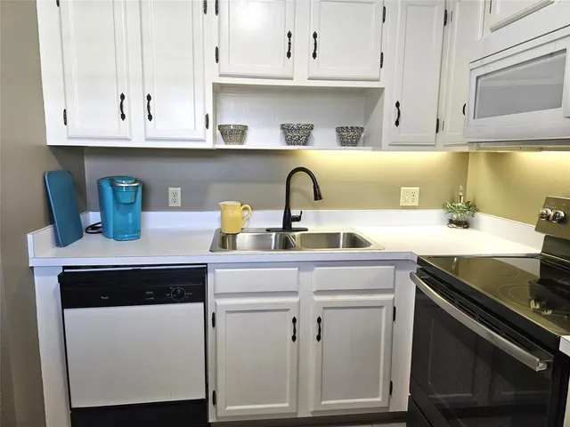 $150,000 | 15 Vista Gdns Trail, Unit 206, Vero Beach, FL 32962