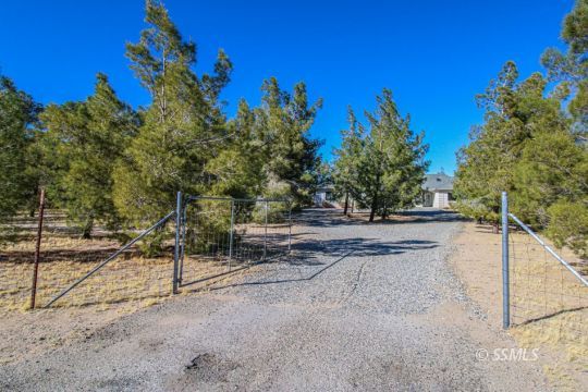 1648 Autumn Avenue Ridgecrest, CA 93555 - Photo 2 of 35