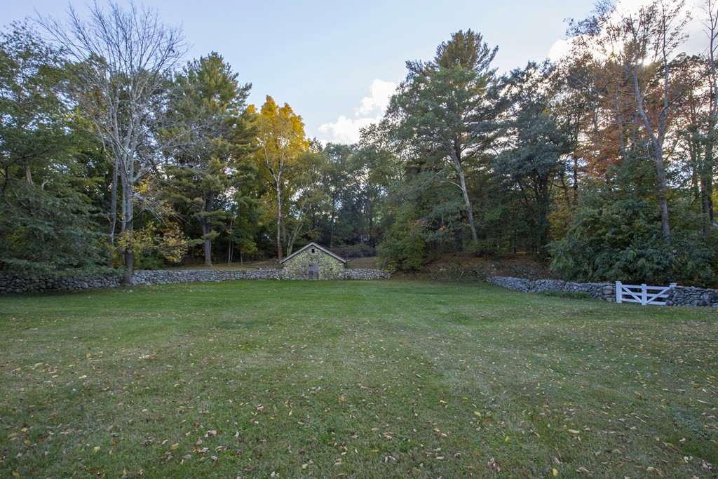 466 Glen Road Weston, MA 02493 - Photo 27 of 27 a view of a outdoor space