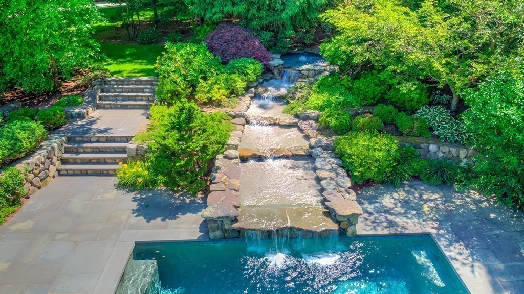 466 Glen Road Weston, MA 02493 - Photo 9 of 27