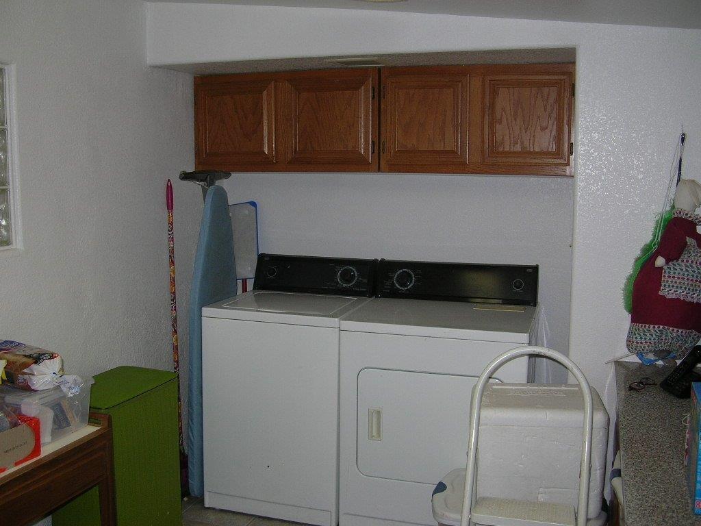 42493 Sierra Drive Three Rivers, CA 93271 - Photo 36 of 38 Laundry room