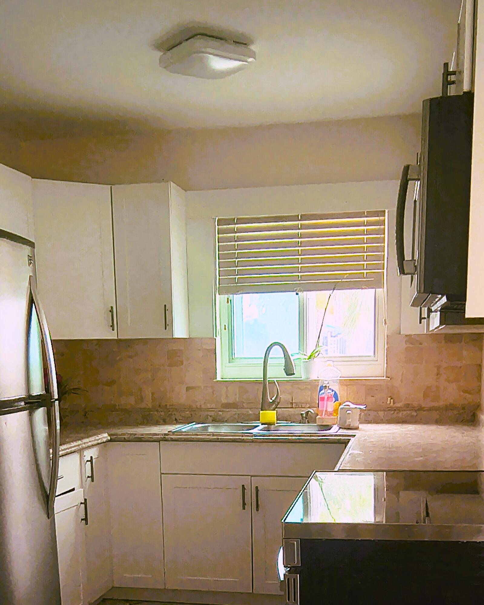 3011 Riviera Drive Key West, FL 33040 - Photo 23 of 36 kitchen