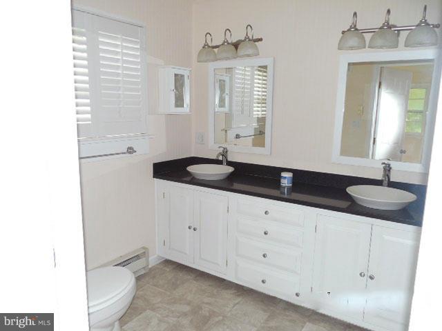 9697 Leeds Landing Road Easton, MD 21601 - Photo 7 of 13 Bath (Master)