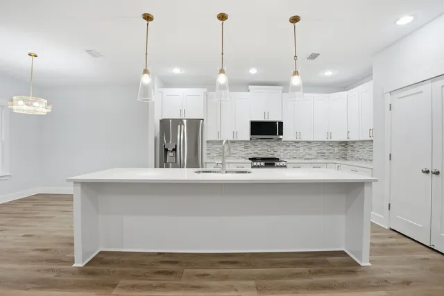 $700,000 | 15 Plew Avenue, Shalimar, FL 32579