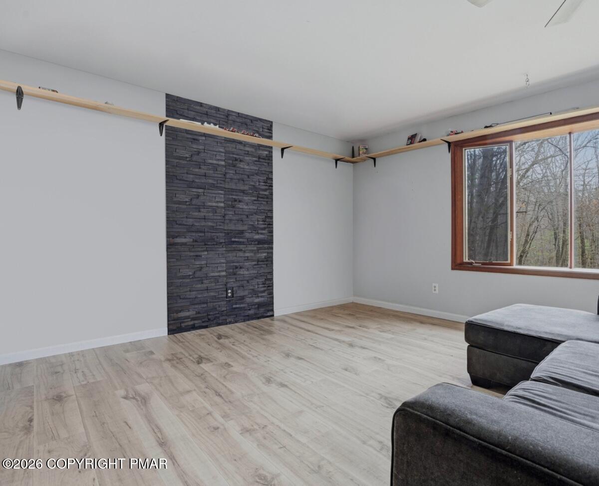 239 Sundance Road Effort, PA 18330 - Photo 5 of 60 21a