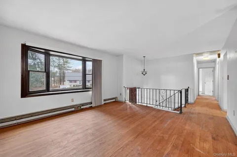 $325,000 | 12 Robert Drive, Hyde Park, NY 12538