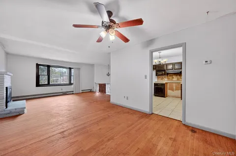 $325,000 | 12 Robert Drive, Hyde Park, NY 12538