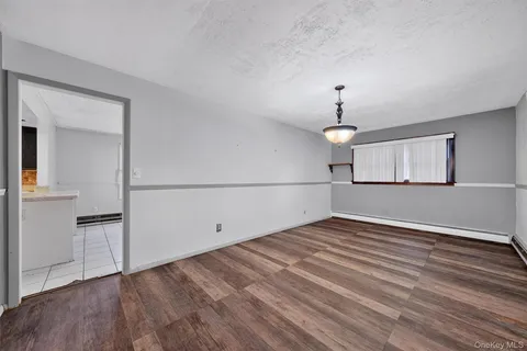 $325,000 | 12 Robert Drive, Hyde Park, NY 12538