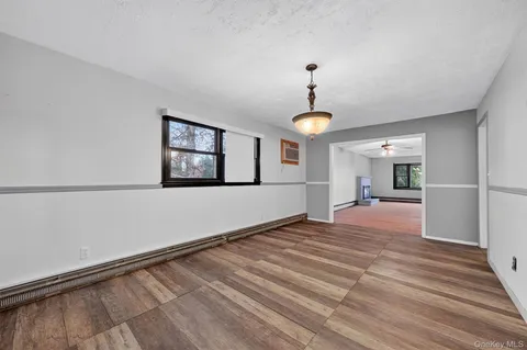 $325,000 | 12 Robert Drive, Hyde Park, NY 12538