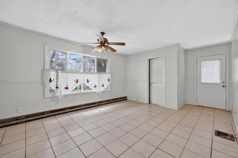 $325,000 | 12 Robert Drive, Hyde Park, NY 12538