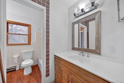 $325,000 | 12 Robert Drive, Hyde Park, NY 12538