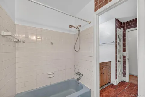 $325,000 | 12 Robert Drive, Hyde Park, NY 12538