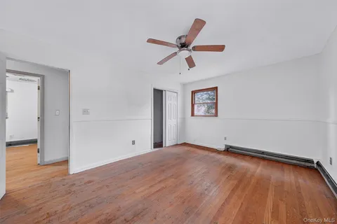 $325,000 | 12 Robert Drive, Hyde Park, NY 12538