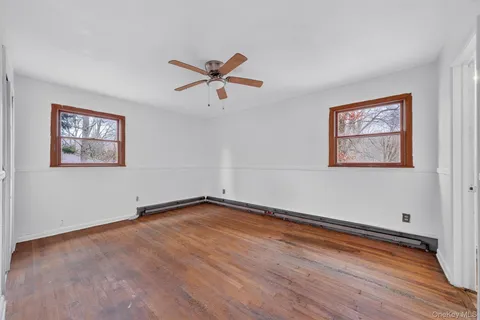 $325,000 | 12 Robert Drive, Hyde Park, NY 12538