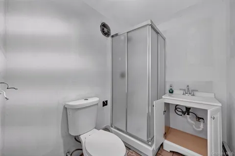 $325,000 | 12 Robert Drive, Hyde Park, NY 12538