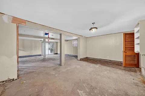 $325,000 | 12 Robert Drive, Hyde Park, NY 12538