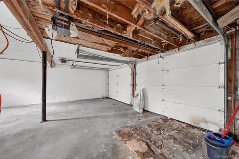 $325,000 | 12 Robert Drive, Hyde Park, NY 12538