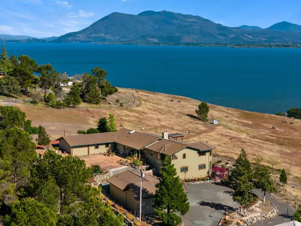 $949,000 | 425 Lake Vista Drive, Lakeport, CA 95453