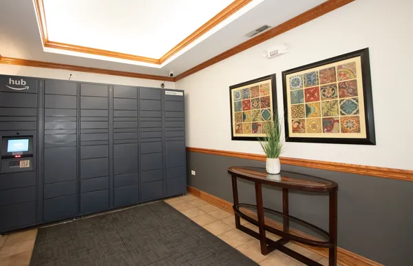 $325,000 | 77 North Wolf Road, Unit 509, Northlake, IL 60164