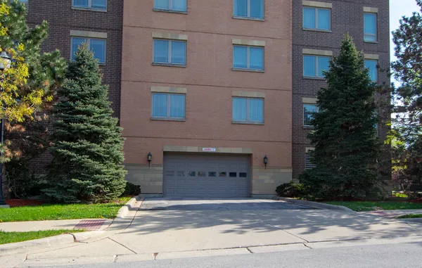 $325,000 | 77 North Wolf Road, Unit 509, Northlake, IL 60164
