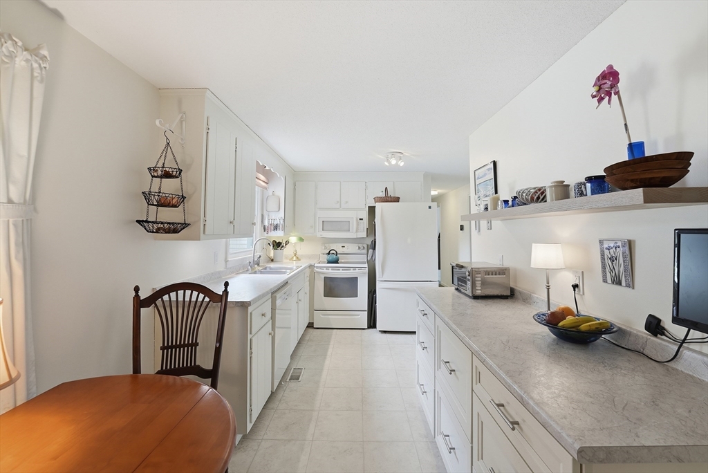 37 River Road Deerfield, MA 01373 - Photo 7 of 29