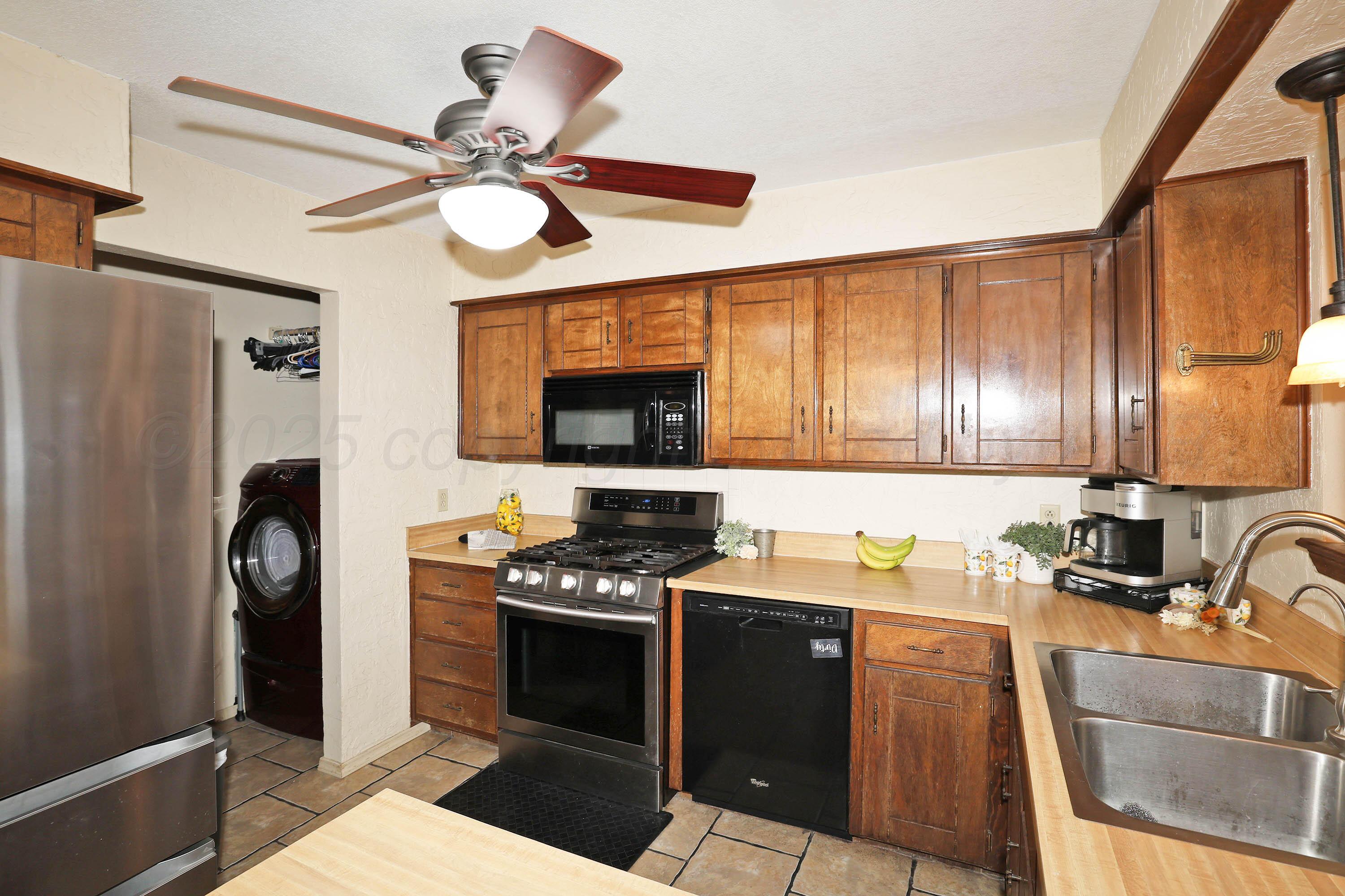 5301 Whitney Lane Amarillo, TX 79110 - Photo 8 of 28 8-Kitchen