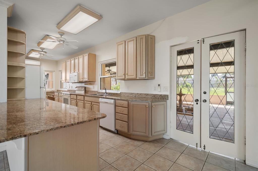 43 Edgewater Drive Dunedin, FL 34698 - Photo 18 of 35