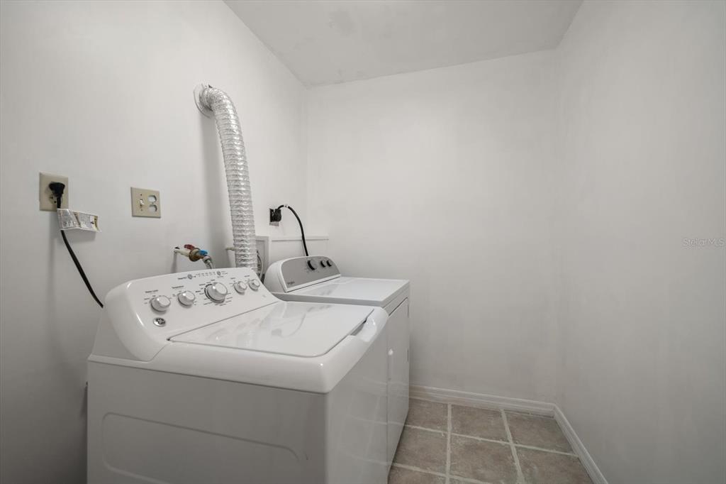 43 Edgewater Drive Dunedin, FL 34698 - Photo 22 of 35