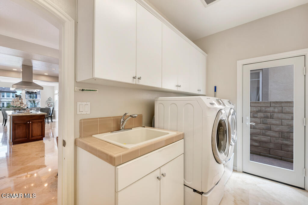 1410 Viewpoint Drive Oxnard, CA 93035 - Photo 27 of 73 a utility room with dryer and washer