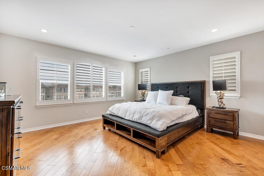 1410 Viewpoint Drive Oxnard, CA 93035 - Photo 33 of 73 a bed sitting in a spacious bedroom next to a window