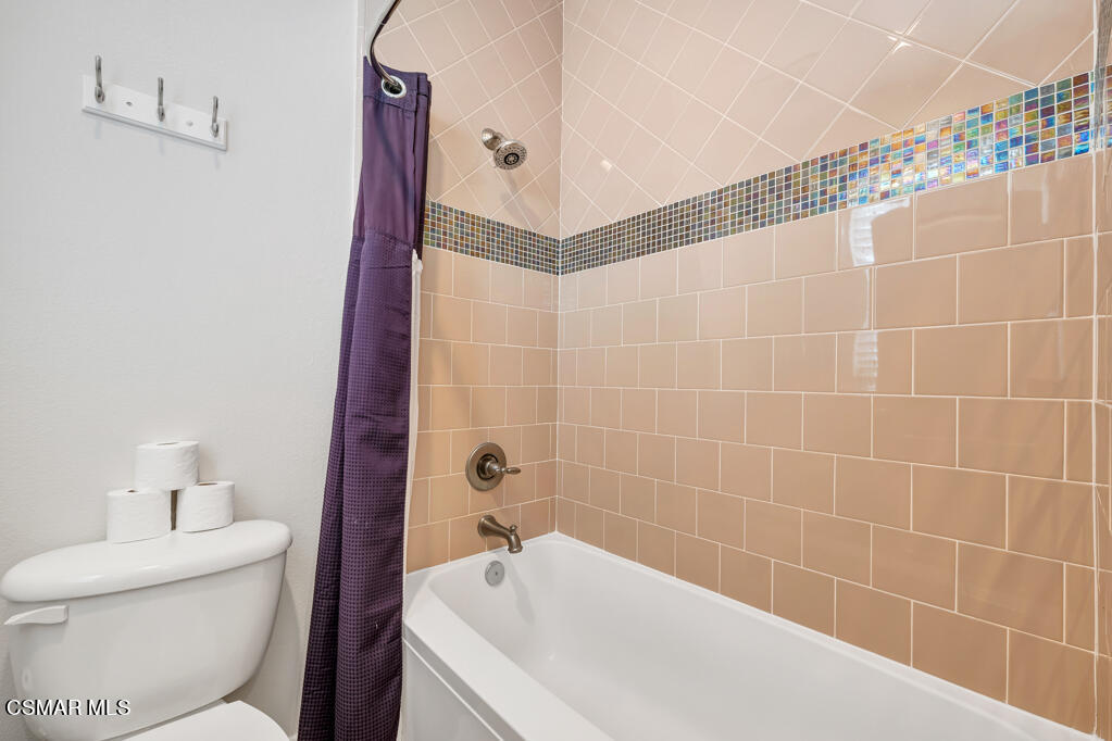 1410 Viewpoint Drive Oxnard, CA 93035 - Photo 46 of 73 a bathroom with a bathtub and toilet