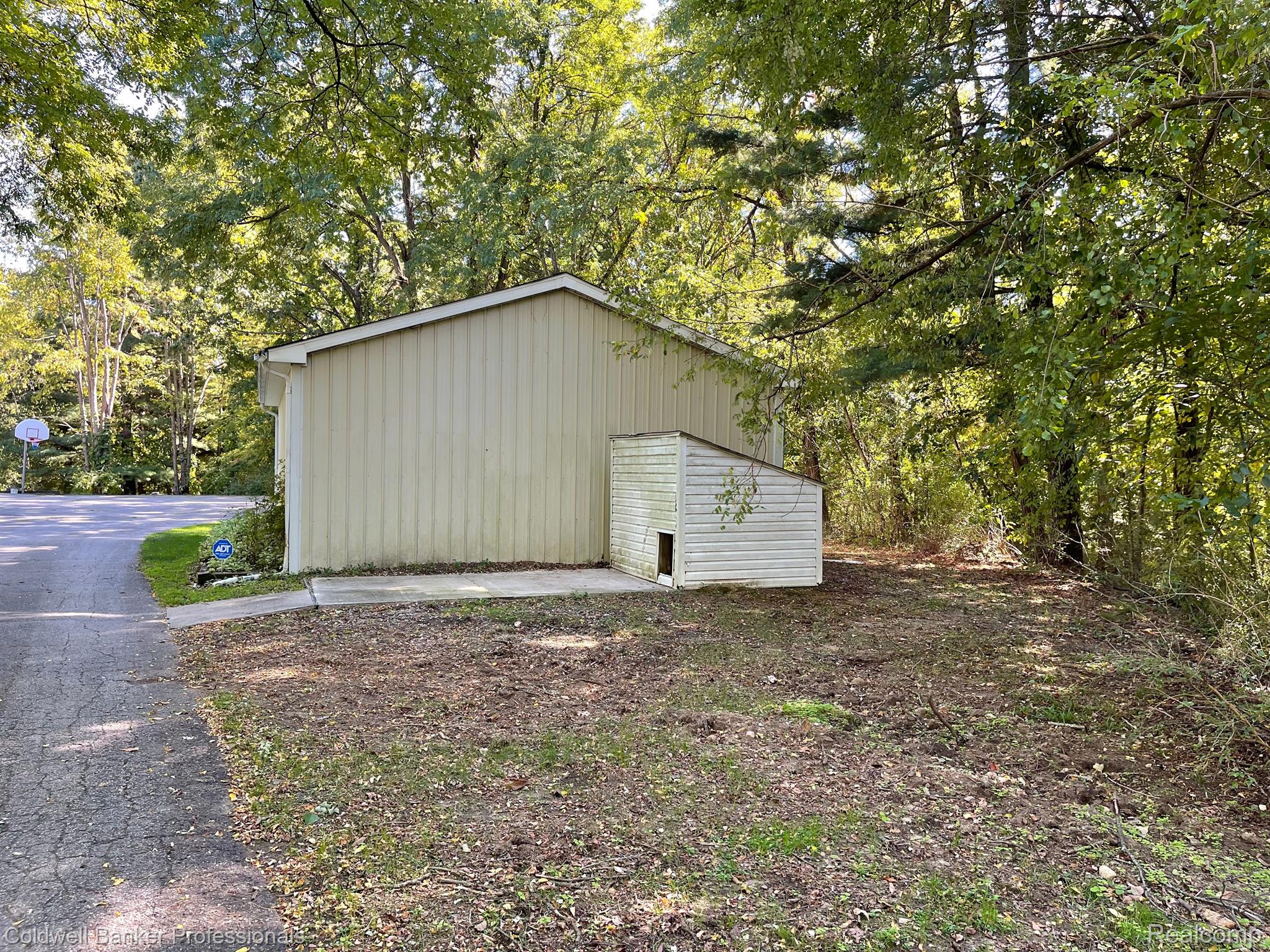 6441 Richardson Road Howell, MI 48843 - Photo 57 of 72 Pole barn