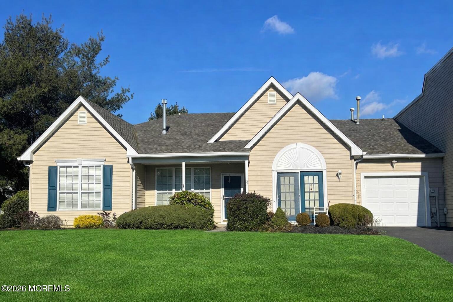 a view of a house with a yard