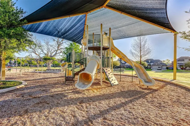 a view of house and outdoor space