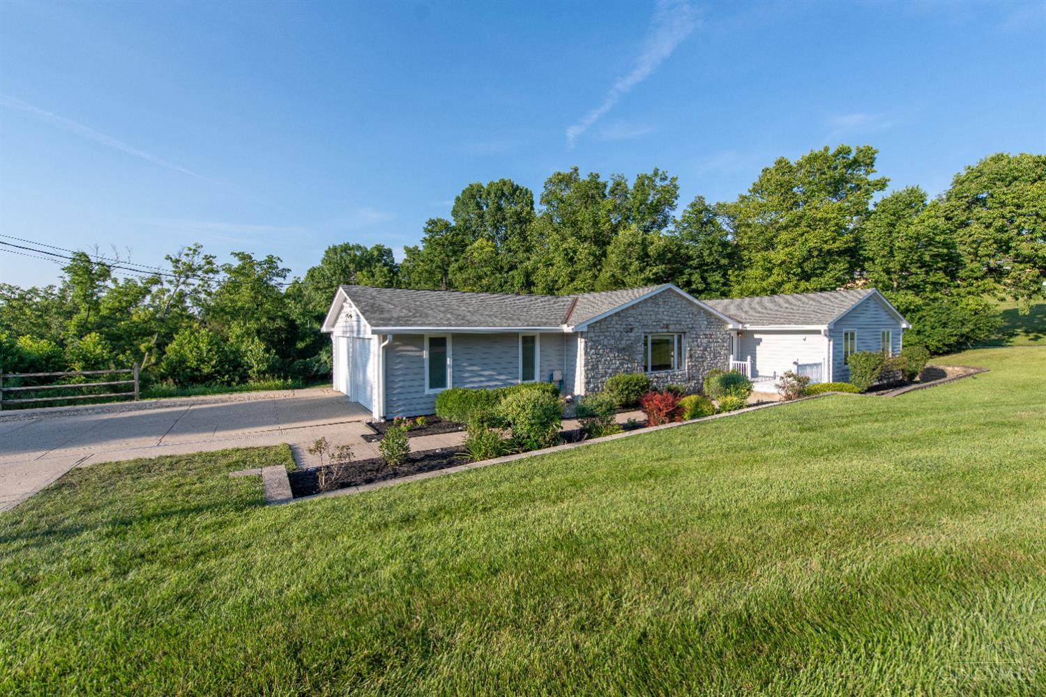 6580 Springdale Road Cincinnati, OH 45247 - Photo 1 of 82