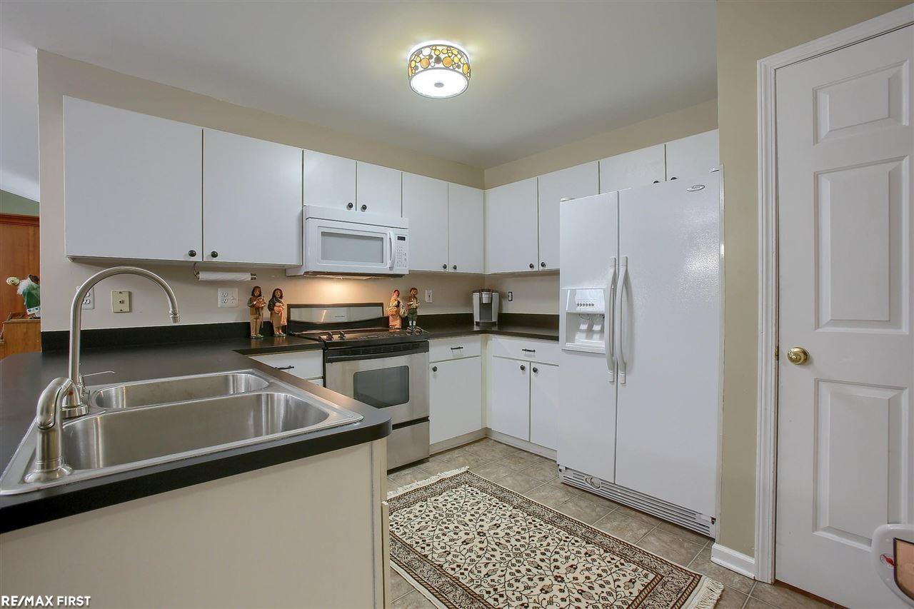 16726 Country Ridge Lane Macomb, MI 48044 - Photo 9 of 26