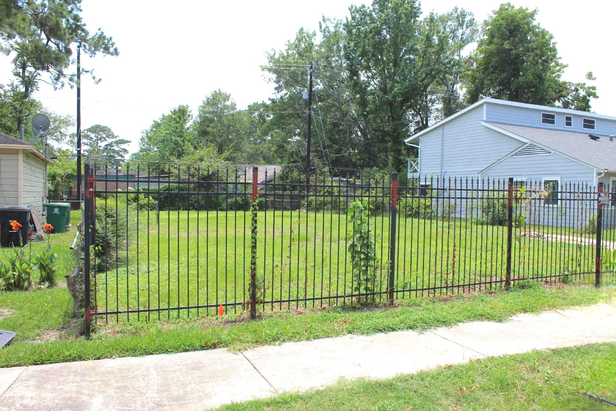 6310 Hartwick Road Houston, TX 77016 - Photo 4 of 6 a view of a backyard with a garden and plants