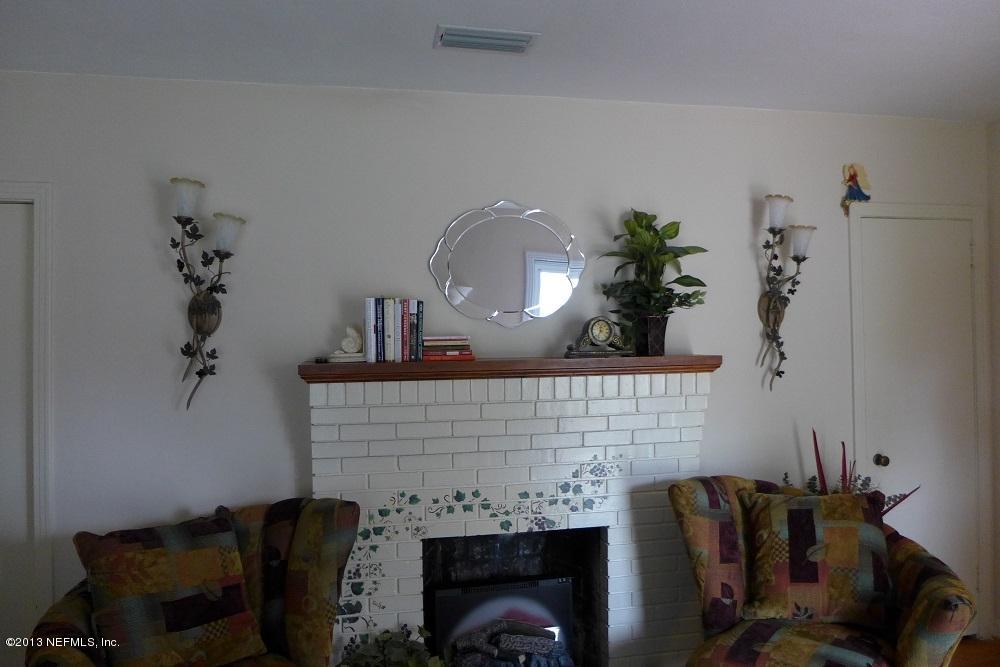 1526 Ridgeland Road Jacksonville, FL 32207 - Photo 13 of 59 Living room fireplace
