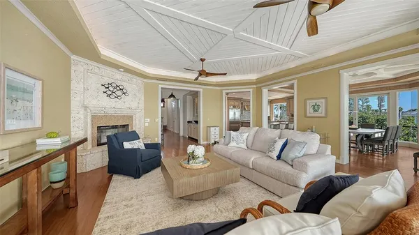 $8,850,000 | 6477 Gulfside Road, Longboat Key, FL 34228